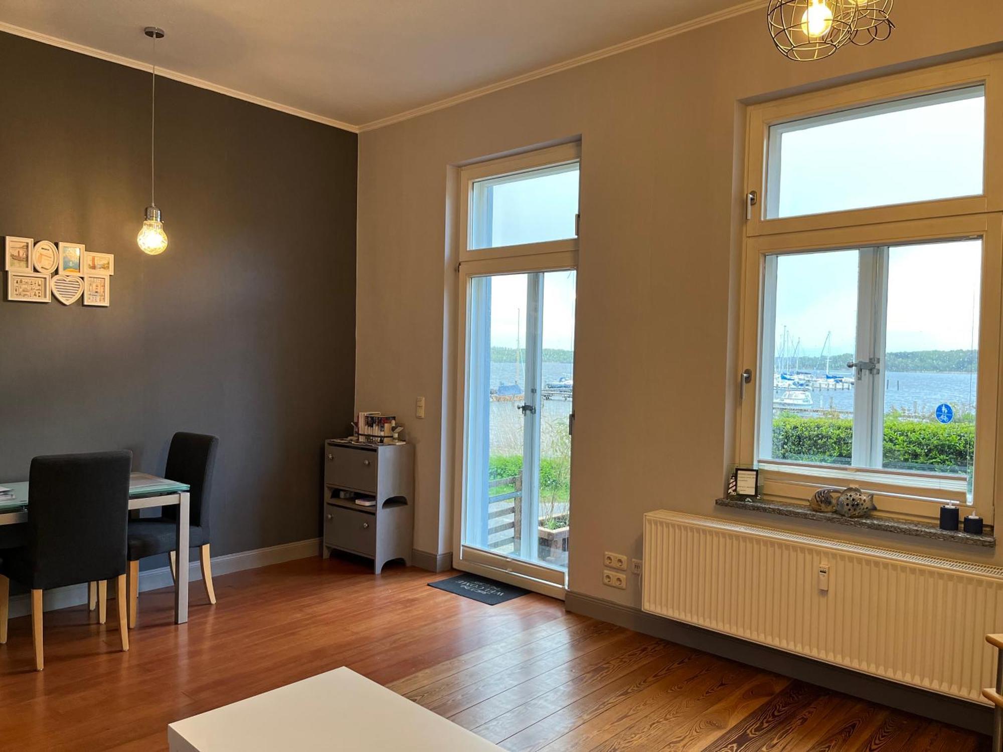 Wohnen Am Seglerhafen Mit Traveblick Im Kontorhaus Viele Extras Apartment Lubeck Luaran gambar